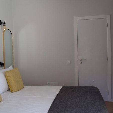 Family House Hotel ลากอส ภายนอก รูปภาพ