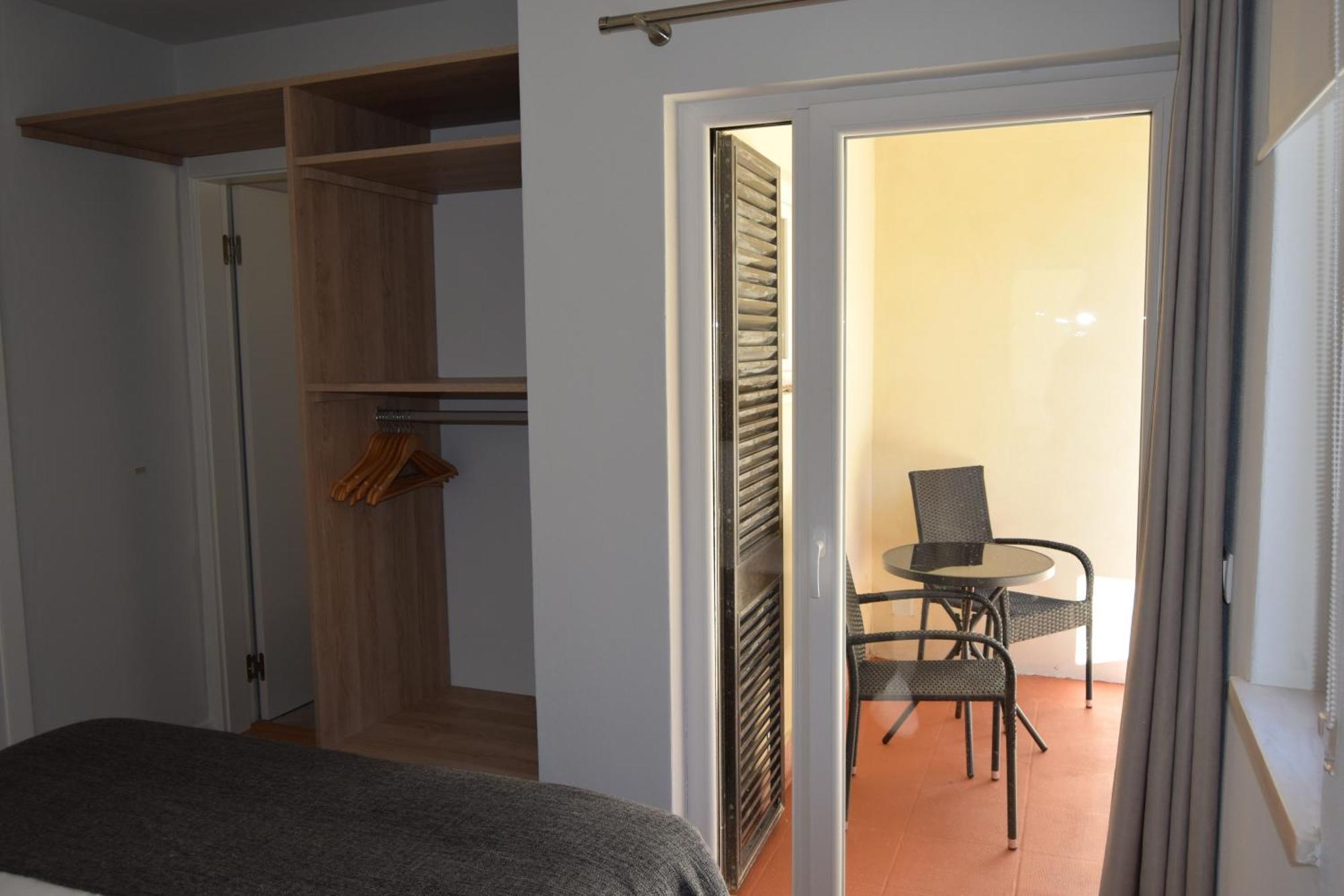 Family House Hotel ลากอส ภายนอก รูปภาพ