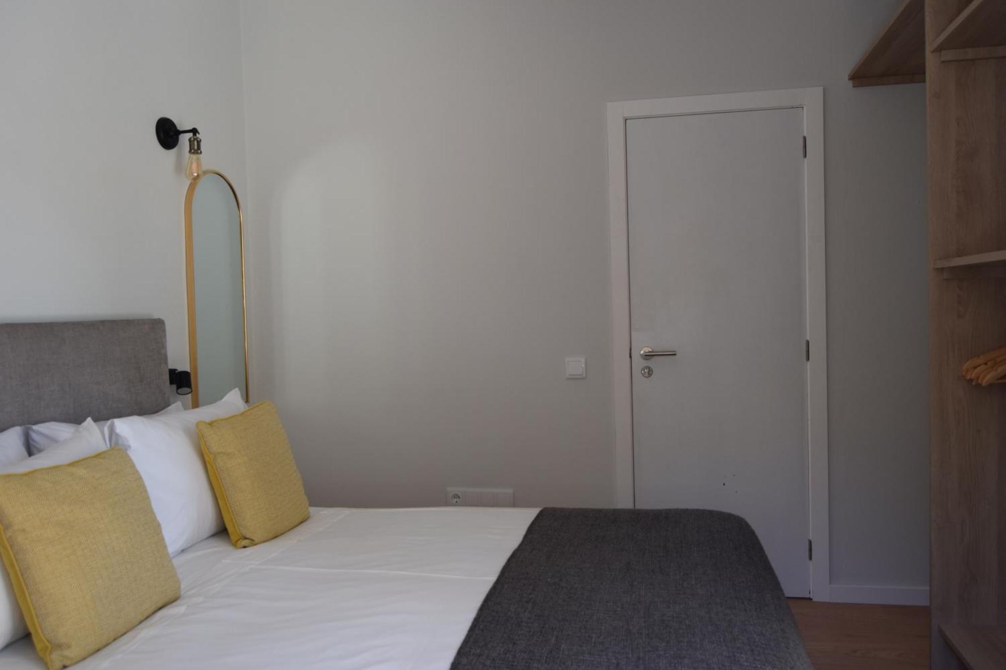 Family House Hotel ลากอส ภายนอก รูปภาพ