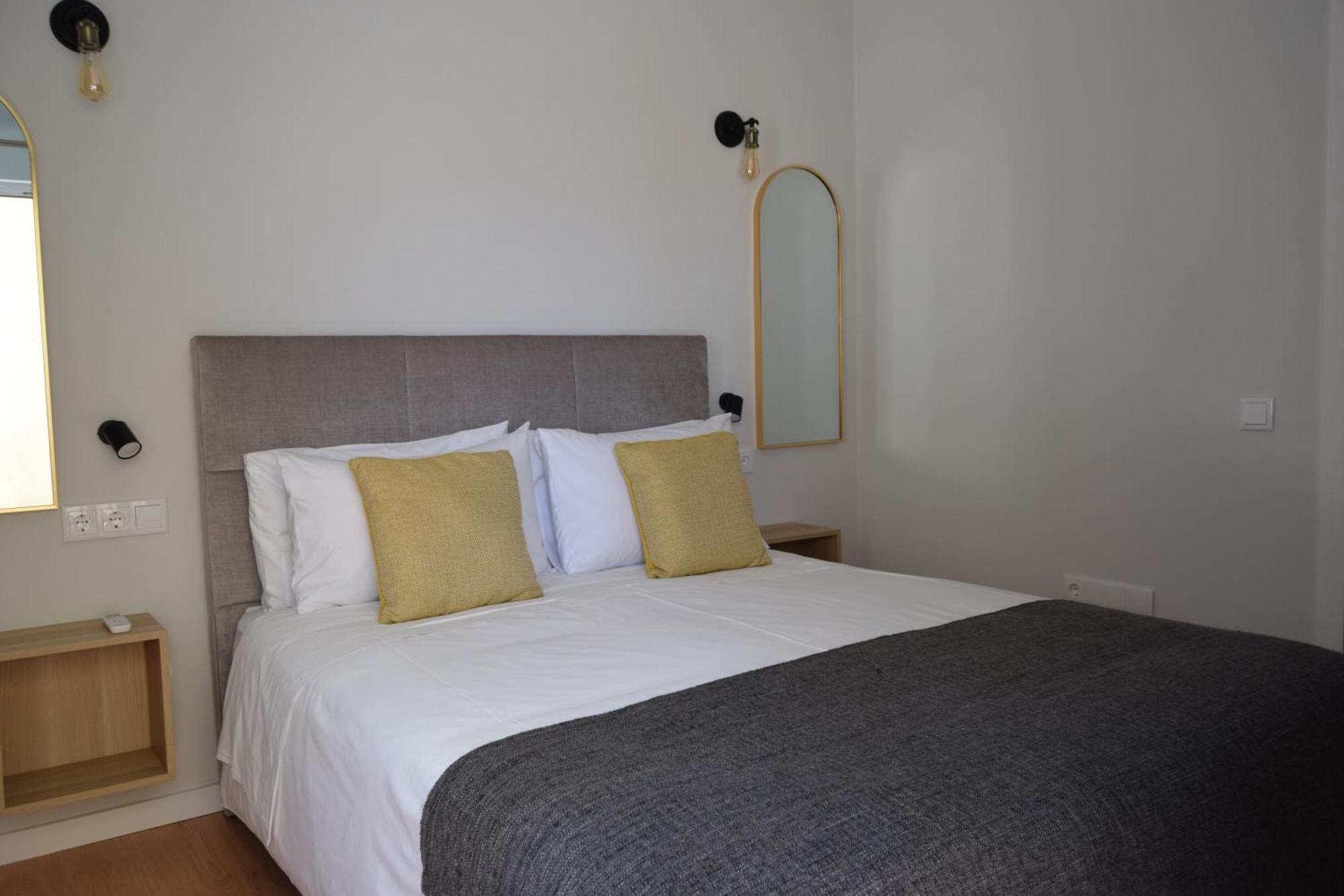 Family House Hotel ลากอส ภายนอก รูปภาพ